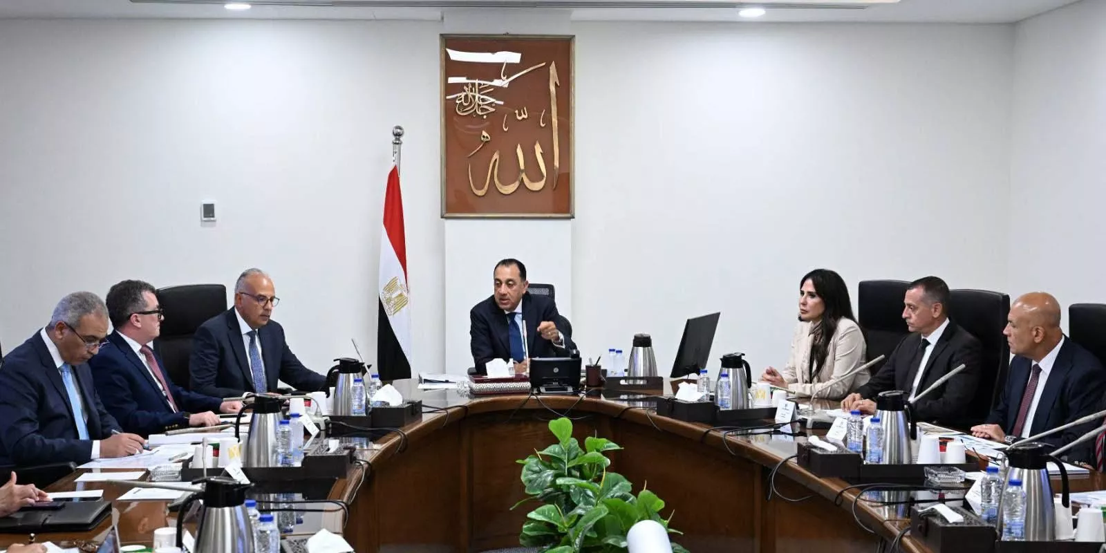 مدبولي يتابع الموقف التنفيذي لمشروعات قطاع مياه الشرب والصرف الصحي بأسوان