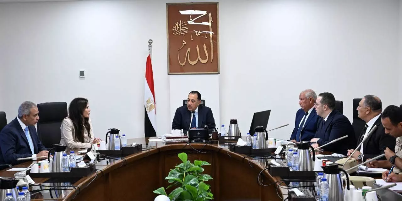 مدبولي يتابع تطوير وتنمية منطقة الساحل الشمالي الغربي