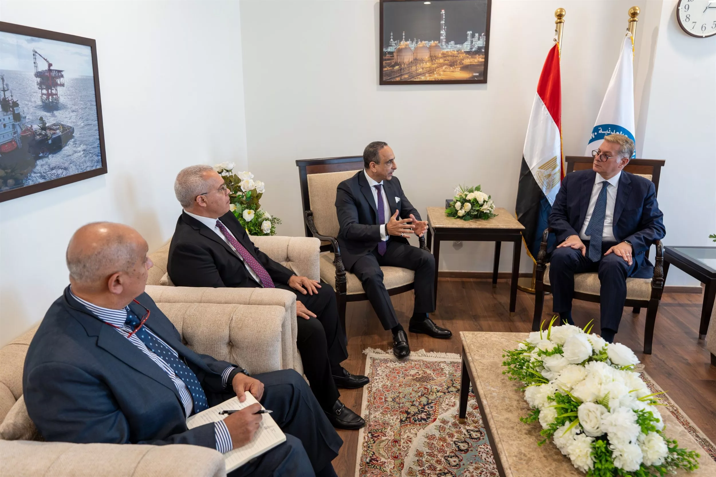 وزير البترول يجتمع مع وفد شركة هاليبرتون
