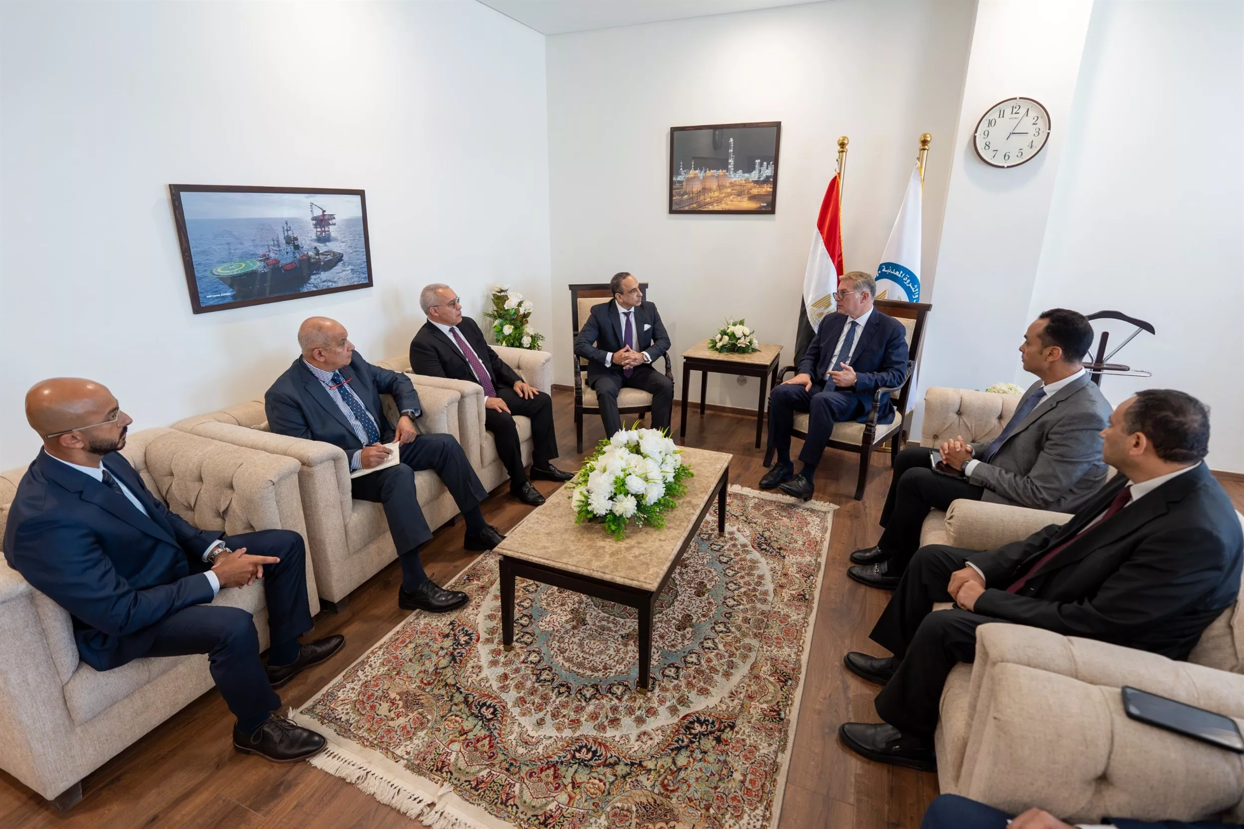 وزير البترول يجتمع مع وفد شركة هاليبرتون