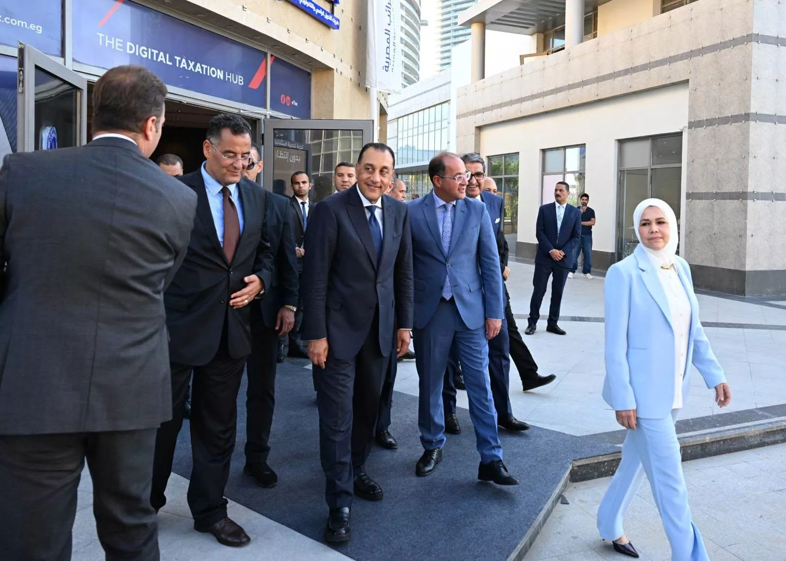 رئيس الوزراء يفتتح مركز الخدمات الضريبية المميزة بالعلمين 