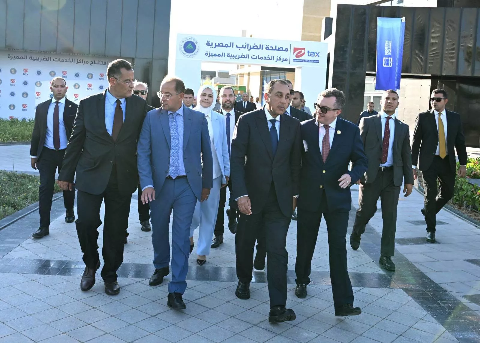 رئيس الوزراء يفتتح مركز الخدمات الضريبية المميزة بالعلمين 