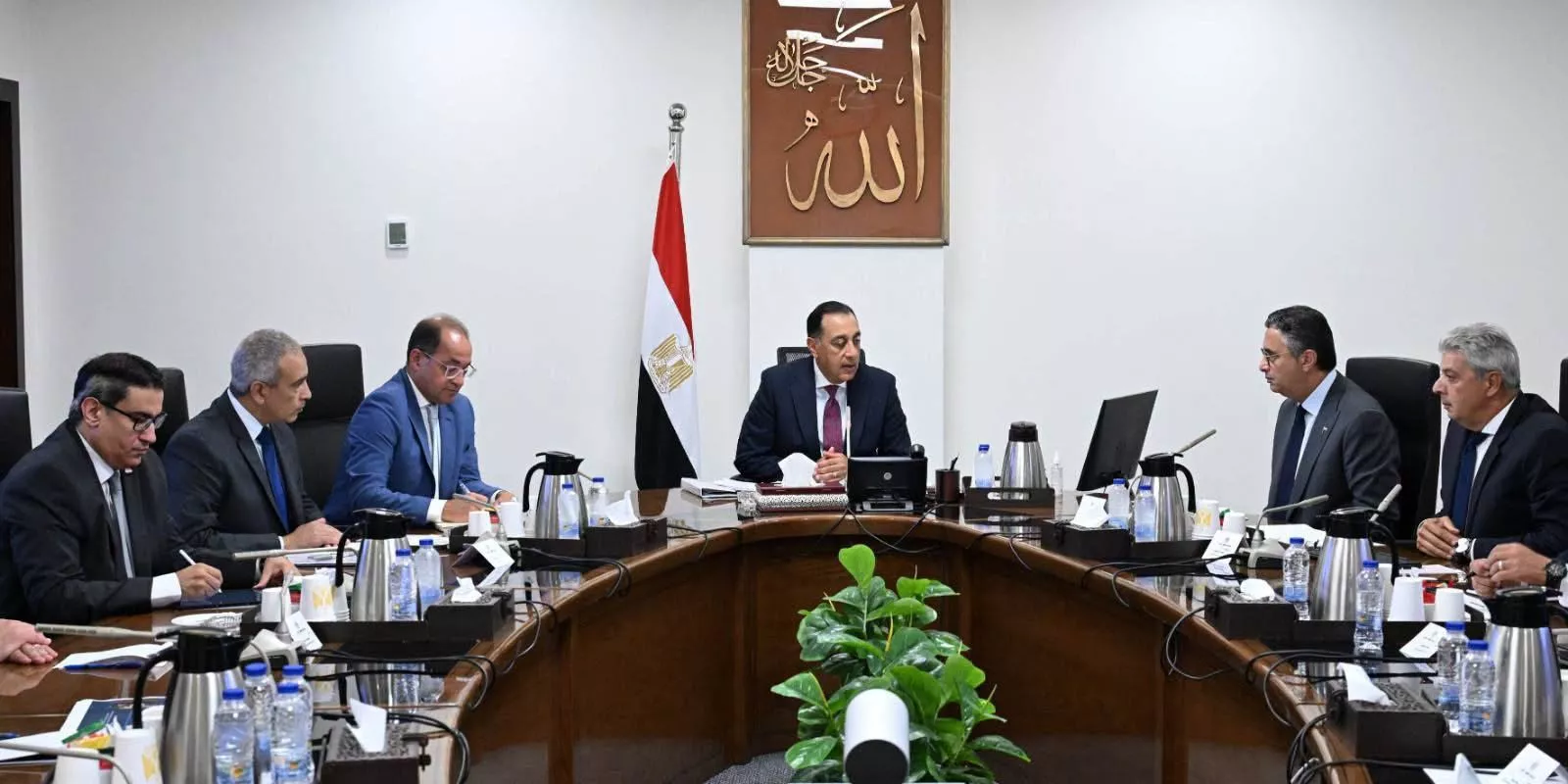 رئيس الوزراء يتابع تطوير آلية الدعم النقدي السلعي 