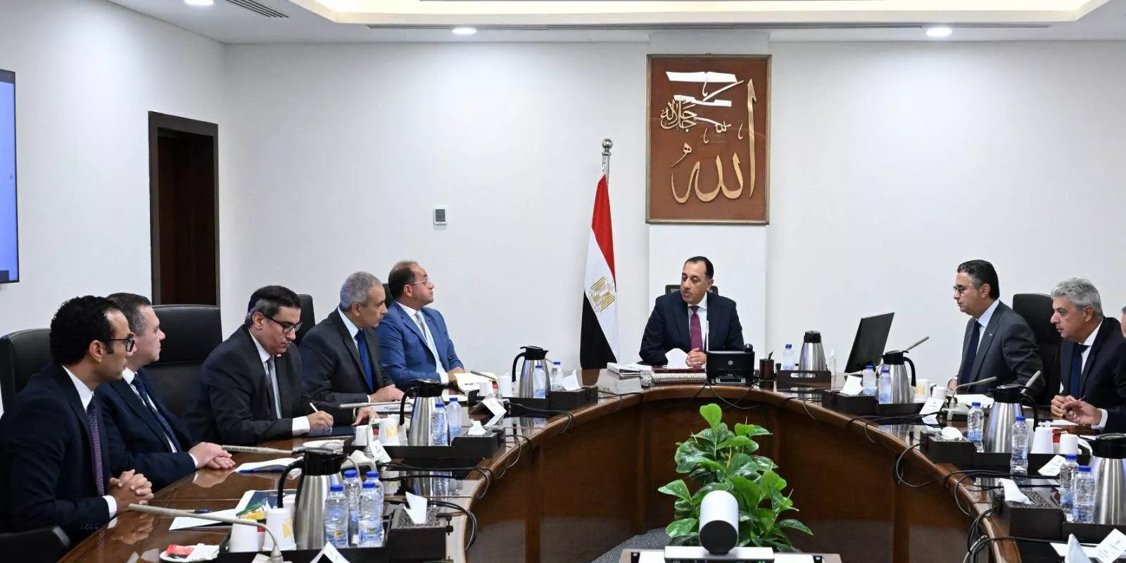 رئيس الوزراء يتابع تطوير آلية الدعم النقدي السلعي 