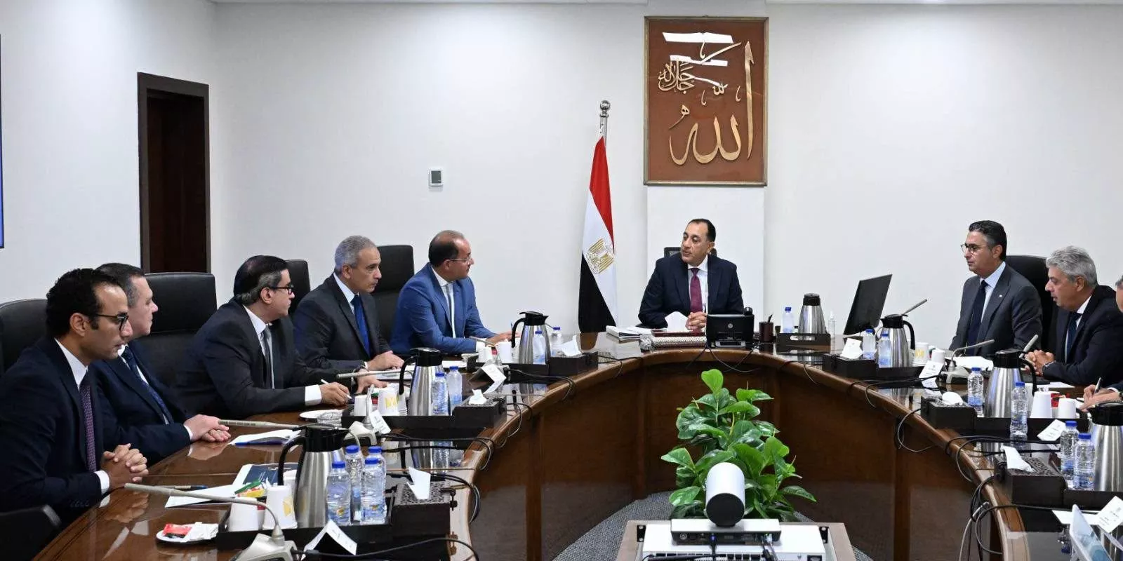 رئيس الوزراء يتابع تطوير آلية الدعم النقدي السلعي 