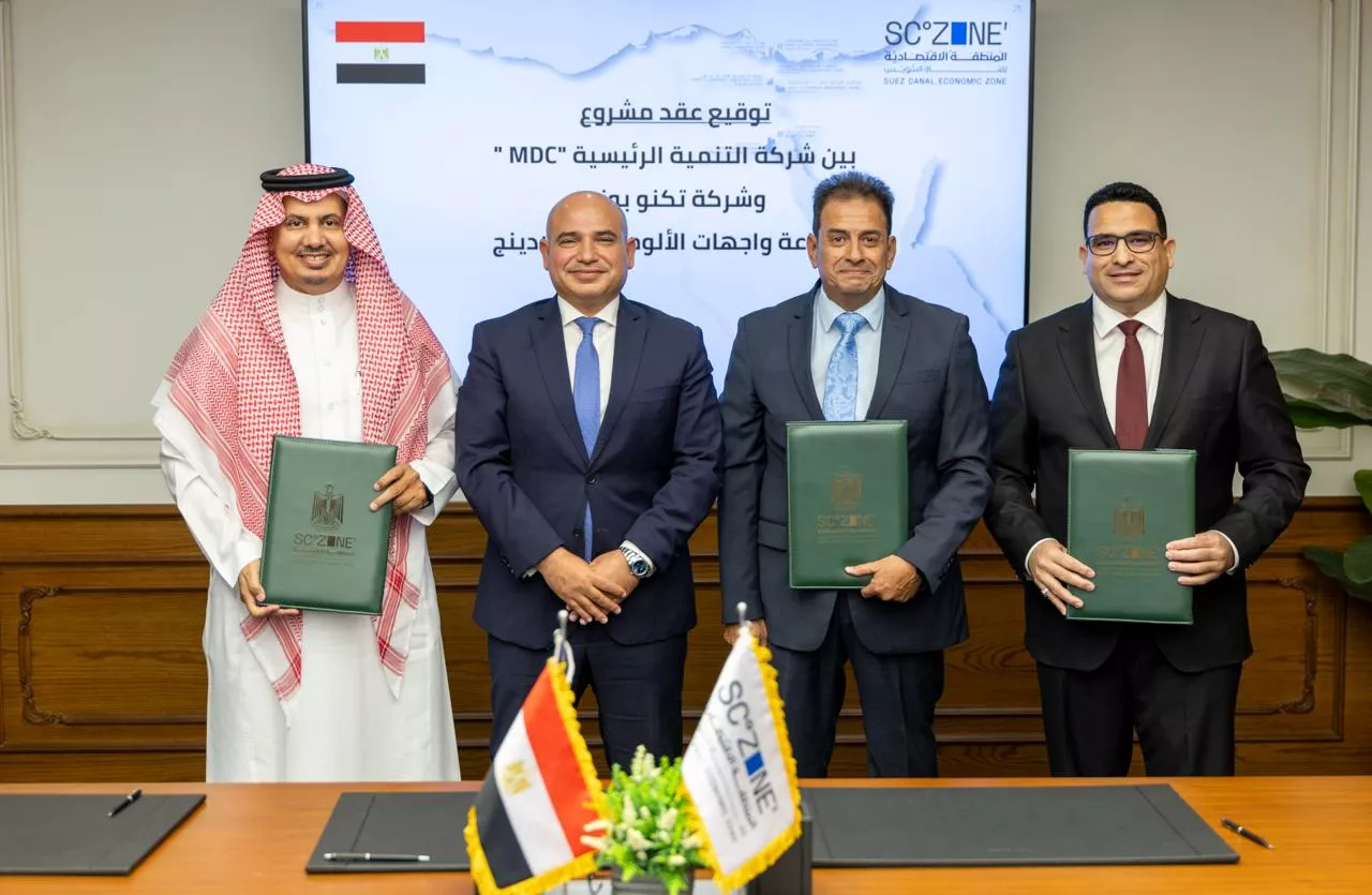 رئيس اقتصادية قناة السويس يشهد توقيع عقد مشروع تكنوبوند المصري السعودي
