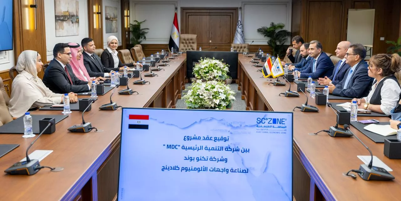 رئيس اقتصادية قناة السويس يشهد توقيع عقد مشروع تكنوبوند المصري السعودي