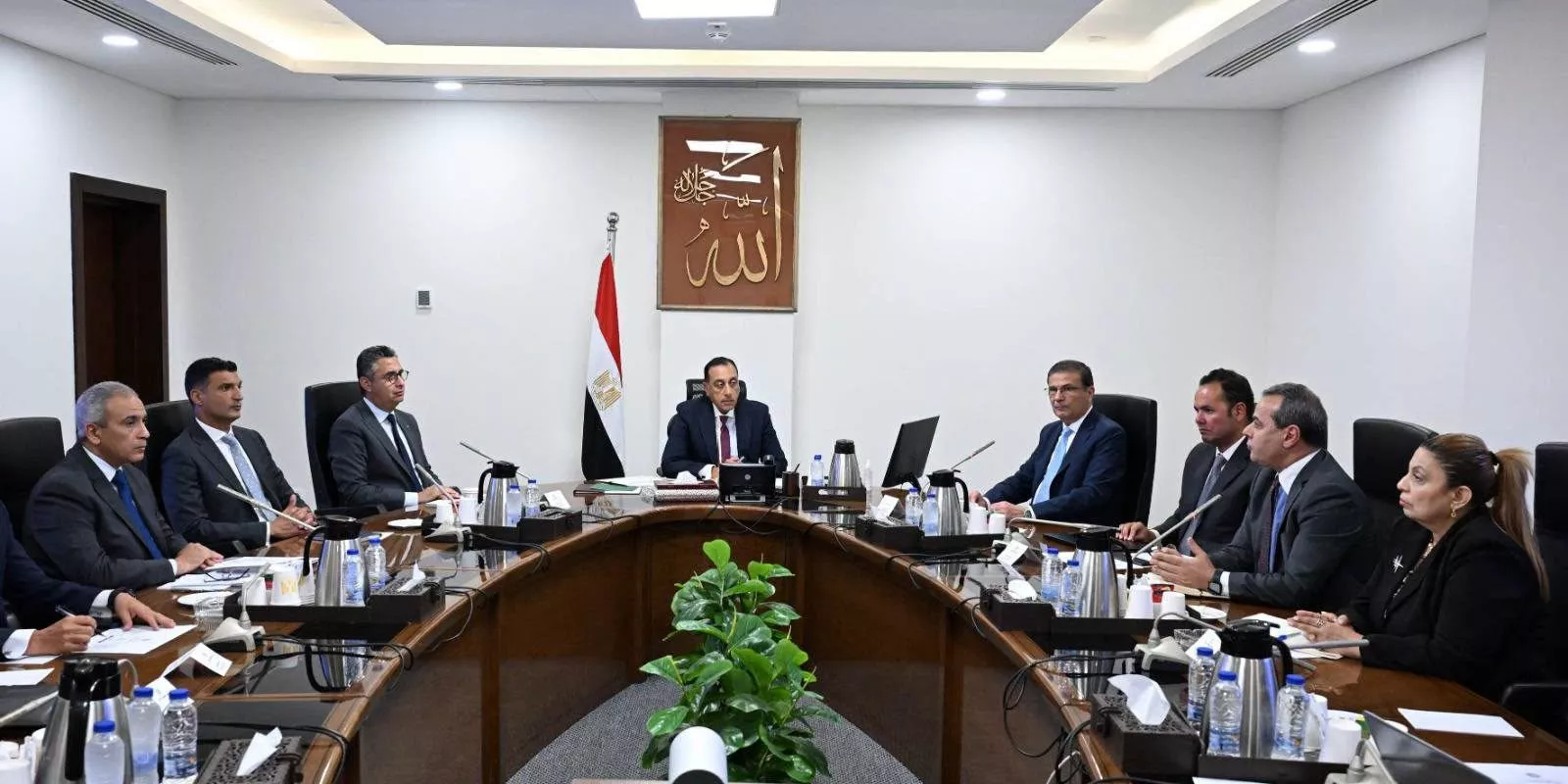 رئيس الوزراء يستعرض مقترح تنفيذ مبادرة القرية المنتجة
