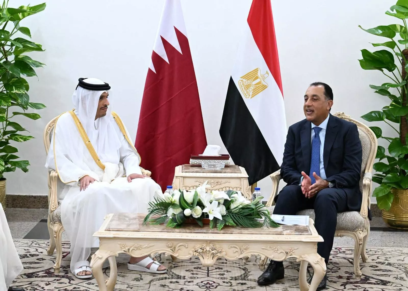 رئيس الوزراء يجتمع مع نظيره القطري