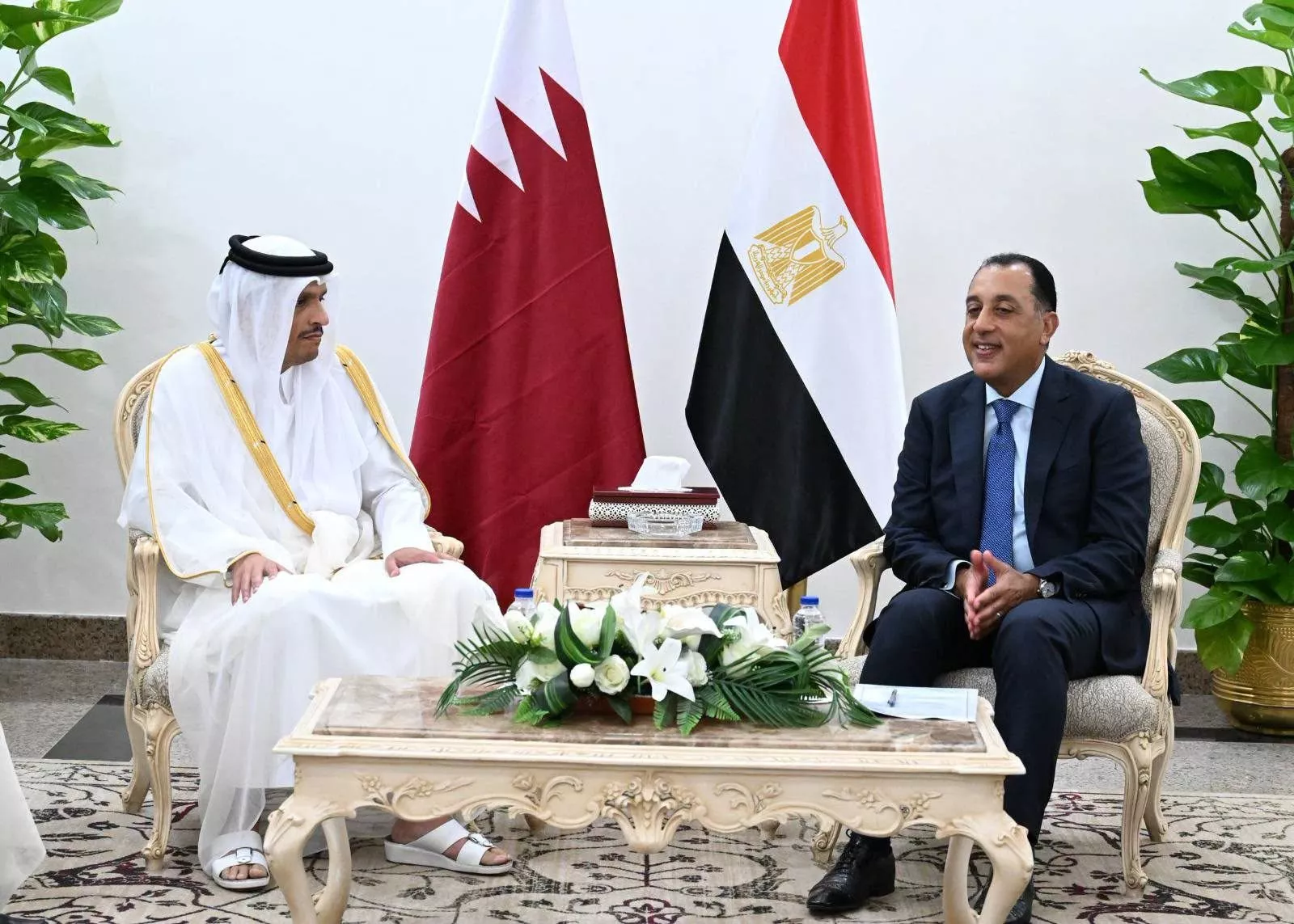 رئيس الوزراء يجتمع مع نظيره القطري