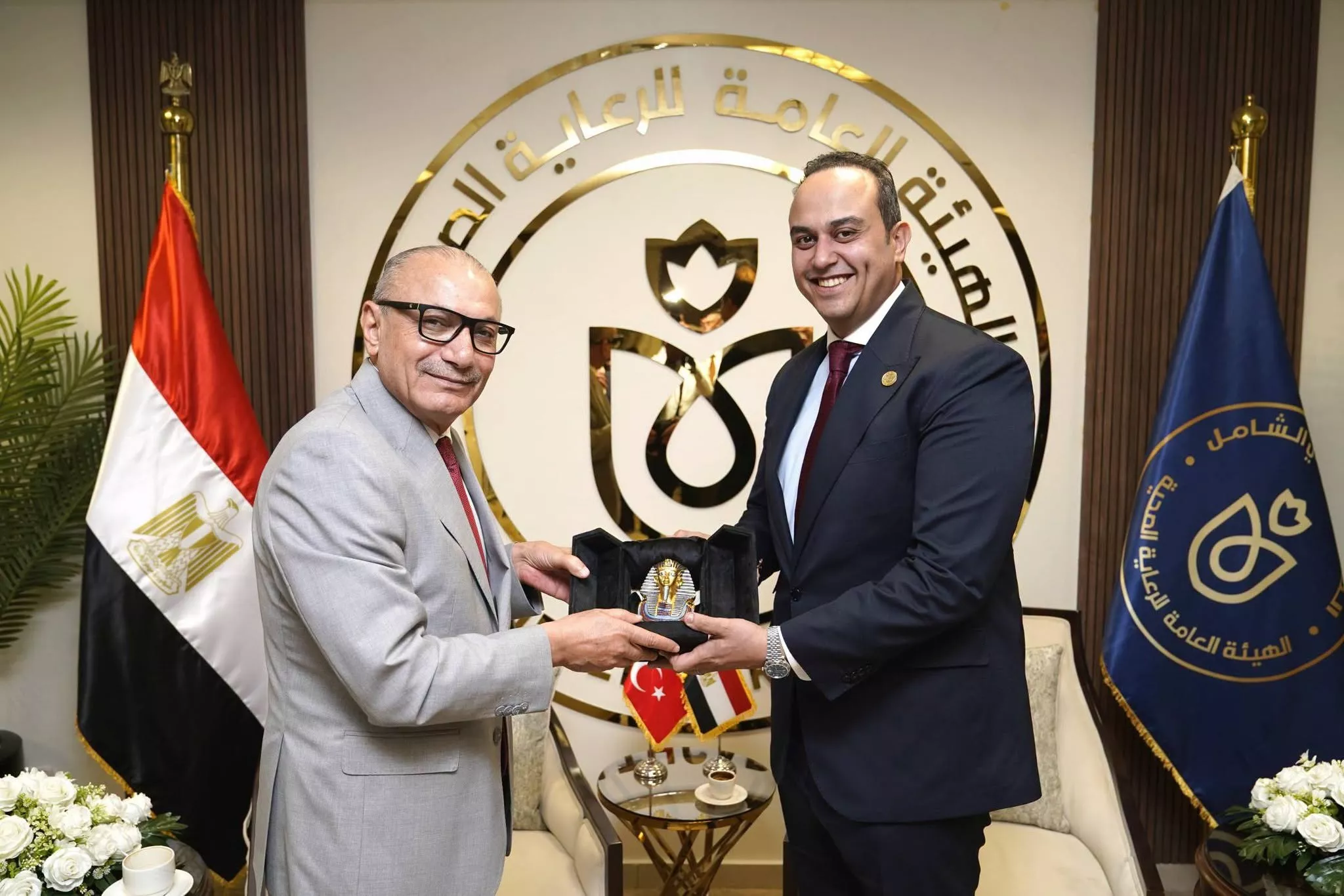 رئيس هيئة الرعاية الصحية يلتقي السفير التركي