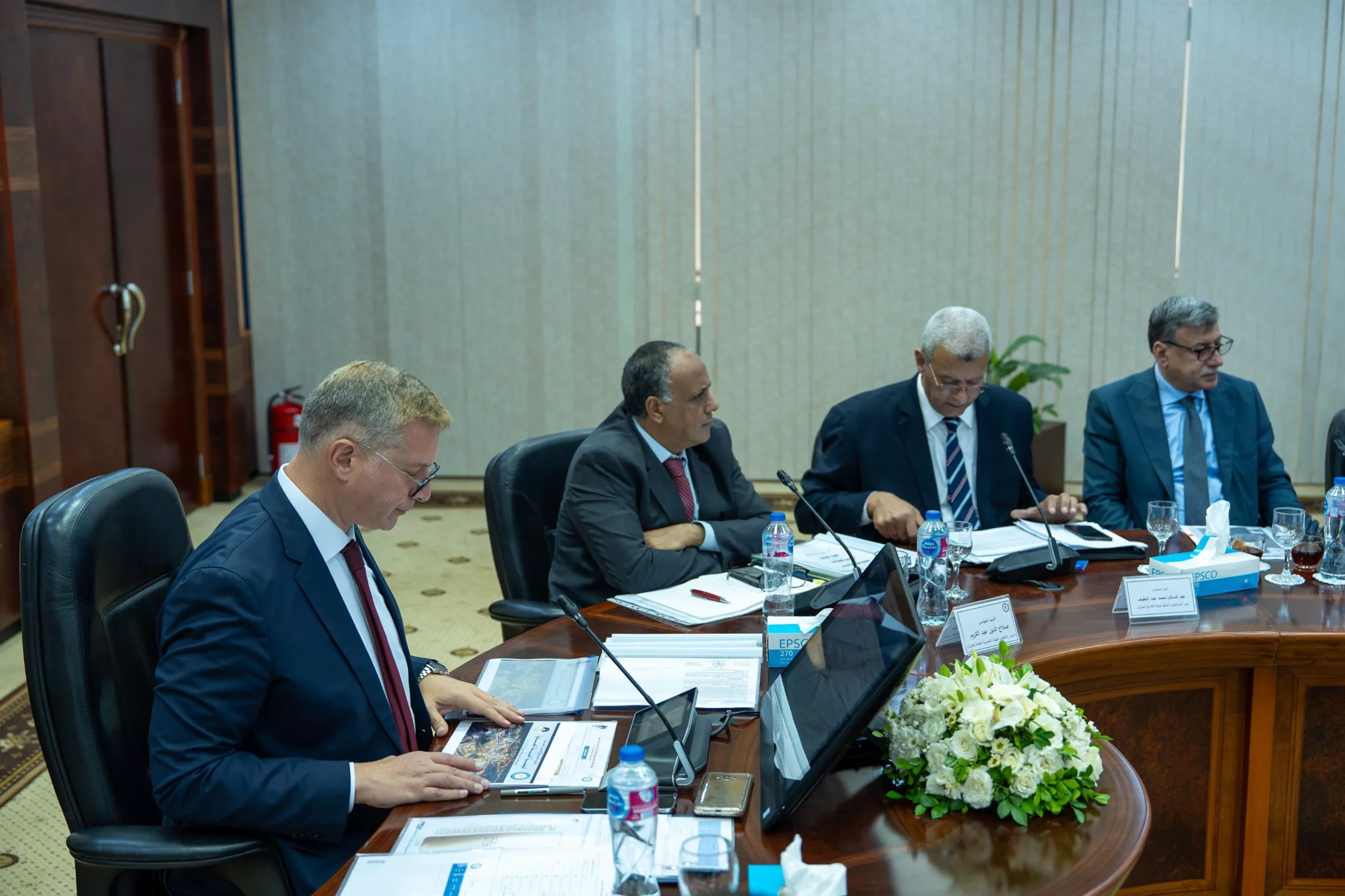 وزير البترول يترأس اجتماع شركة العامرية لتكرير البترول بمشاركة عدد من الوزراء عبر الفيديوكونفرانس