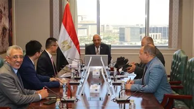 وزير «الكهرباء» يتابع مستجدات مشروع التصنيع المحلي لبطاريات تخزين الطاقة