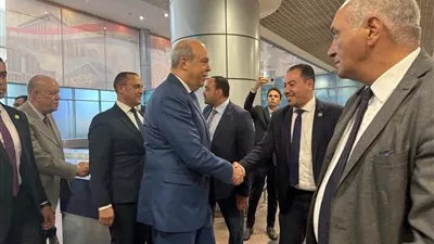 وزير «الطيران» يتابع مستوى الخدمات وحركة التشغيل في مطار القاهرة الدولي