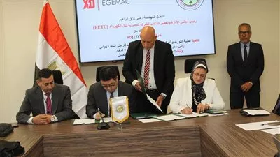 «المصرية لنقل الكهرباء» توقع عقدًا مع «XD-EGEMAC» لتدعيم الشبكة القومية