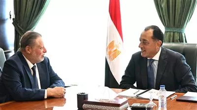 رئيس الوزراء يبحث مع محافظ البنك المركزي آليات تعزيز الاستقرار المالي والنقدي