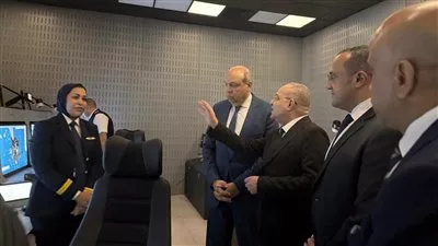 بدء التشغيل التجريبي للأنظمة الرادارية الحديثة ببرج المراقبة الجوية في مطار القاهرة