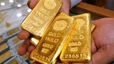 الذهب يتراجع من أعلى مستوى في أكثر من شهرين