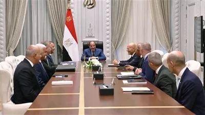 الرئيس السيسي يبحث خطط «إيني» الإيطالية لحفر 230 بئرًا استكشافيًا وتنمويًا