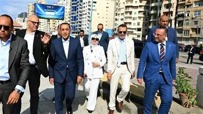 رئيس الوزراء يتفقد مشروع تطوير كورنيش الإسكندرية 