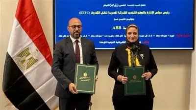 «المصرية لنقل الكهرباء» توقع عقدين مع ABB لتوريد 12 موزع