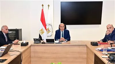 وزير «الري» يتابع خطة التحول الرقمي لمنظومة تراخيص الآبار الجوفية