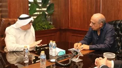 «الكهرباء» تبحث مع «مصدر» الإماراتية سرعة تنفيذ وربط المشروعات على الشبكة الموحدة