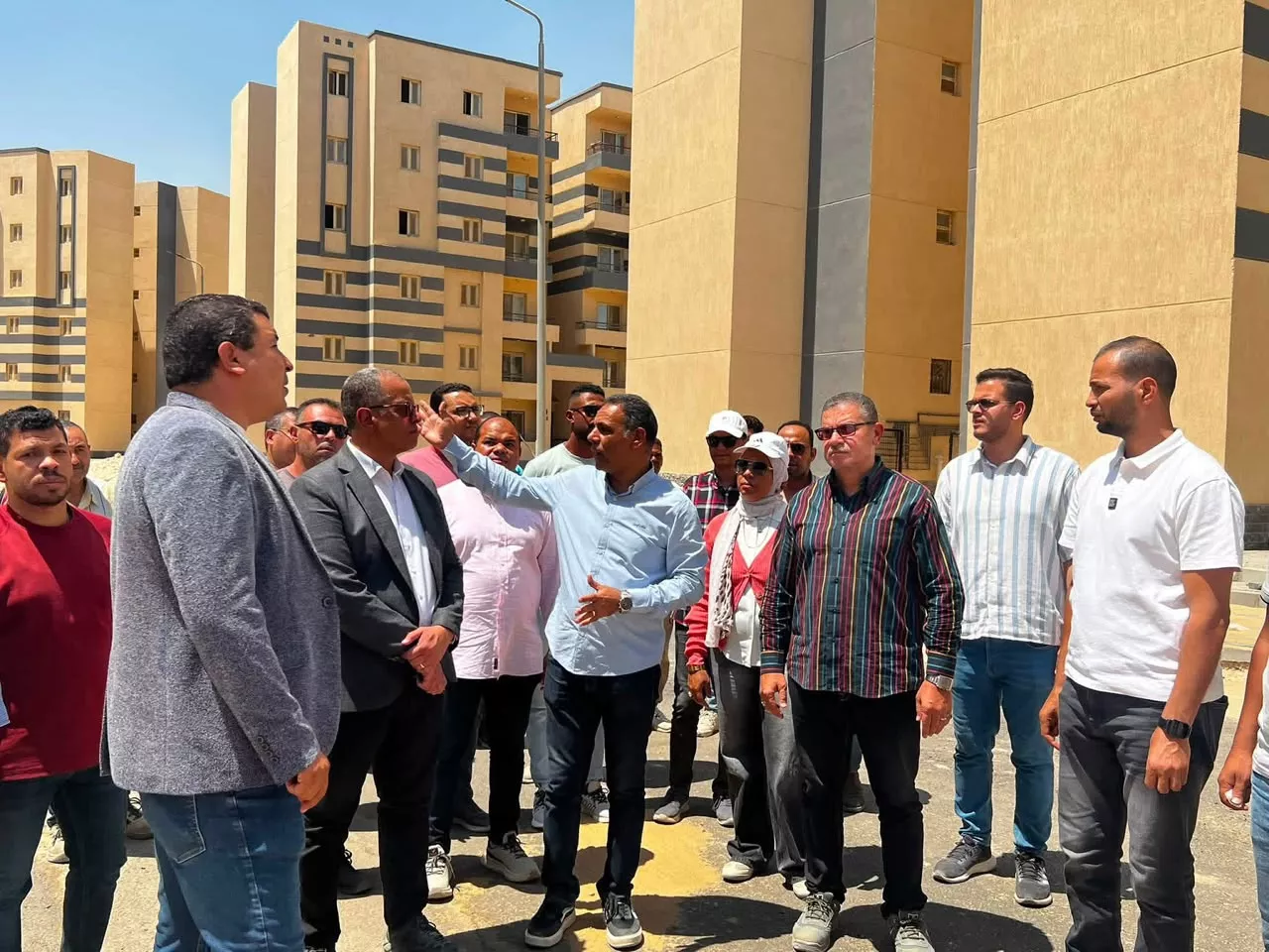 مسئولو الإسكان يتابعوا مشروعات 15 مايو والعبور وبورسعيد