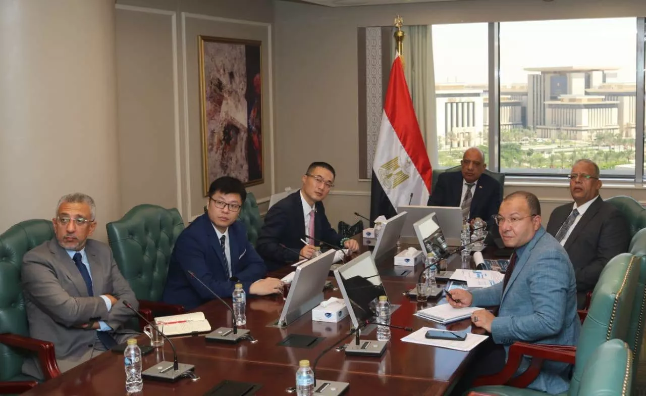 وزير الكهرباء يجتمع مع الرئيس التنفيذي لشركة هواوي مصر