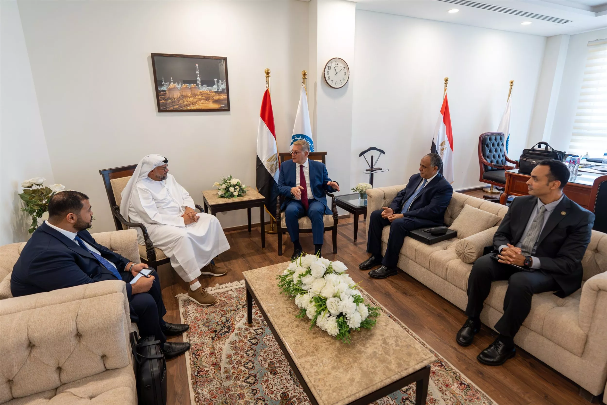 وزير البترول يجتمع مع الرئيس التنفيذي لشركة أدنوك للحفر