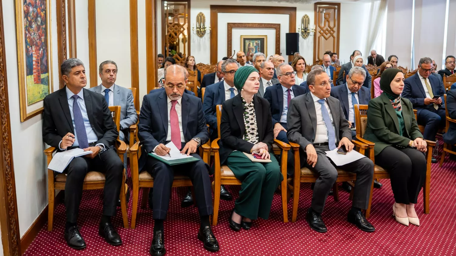 وزير المالية في حوار مفتوح مع رؤساء البعثات الدبلوماسية بالخارج