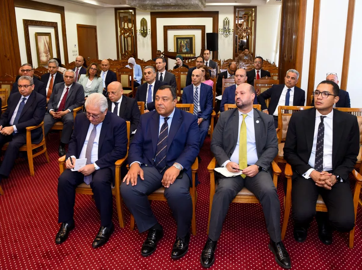وزير الخارجية يجتمع مع وزير الاستثمار والتجارة الخارجية