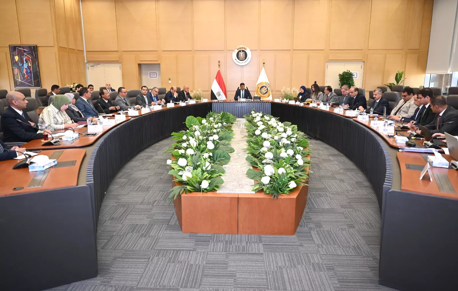 وزير الصناعة يترأس الاجتماع الأول للجنة تفضيل المنتج الصناعي المصري