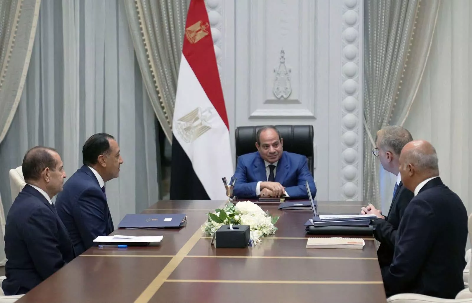 الرئيس السيسي يتابع الموقف التنفيذي لإنتاج الزيت الخام والغاز الطبيعي