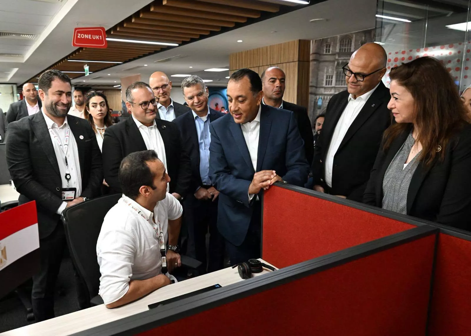 رئيس الوزراء يزور شركة فودافون للحلول الذكية