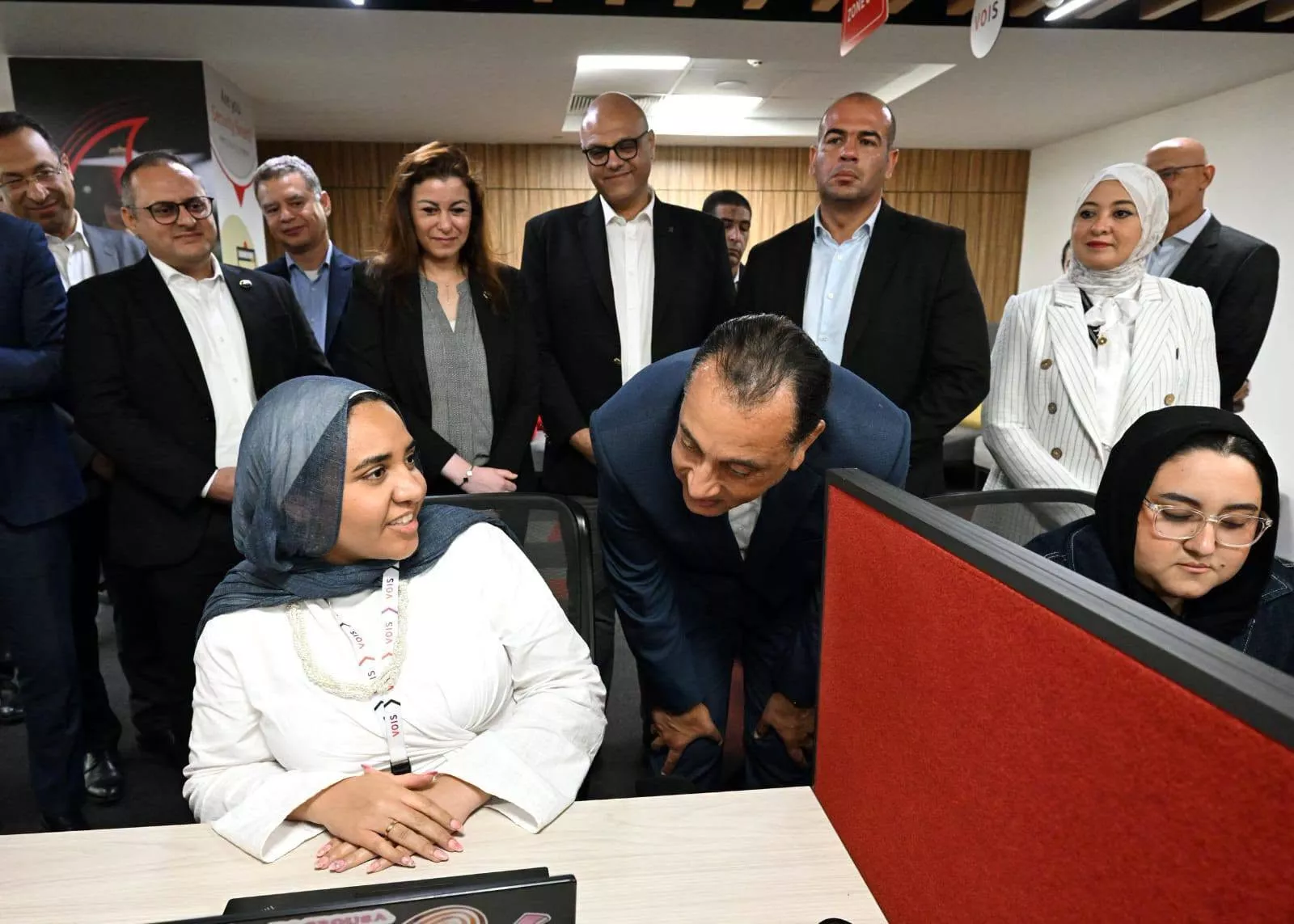 رئيس الوزراء يزور شركة فودافون للحلول الذكية