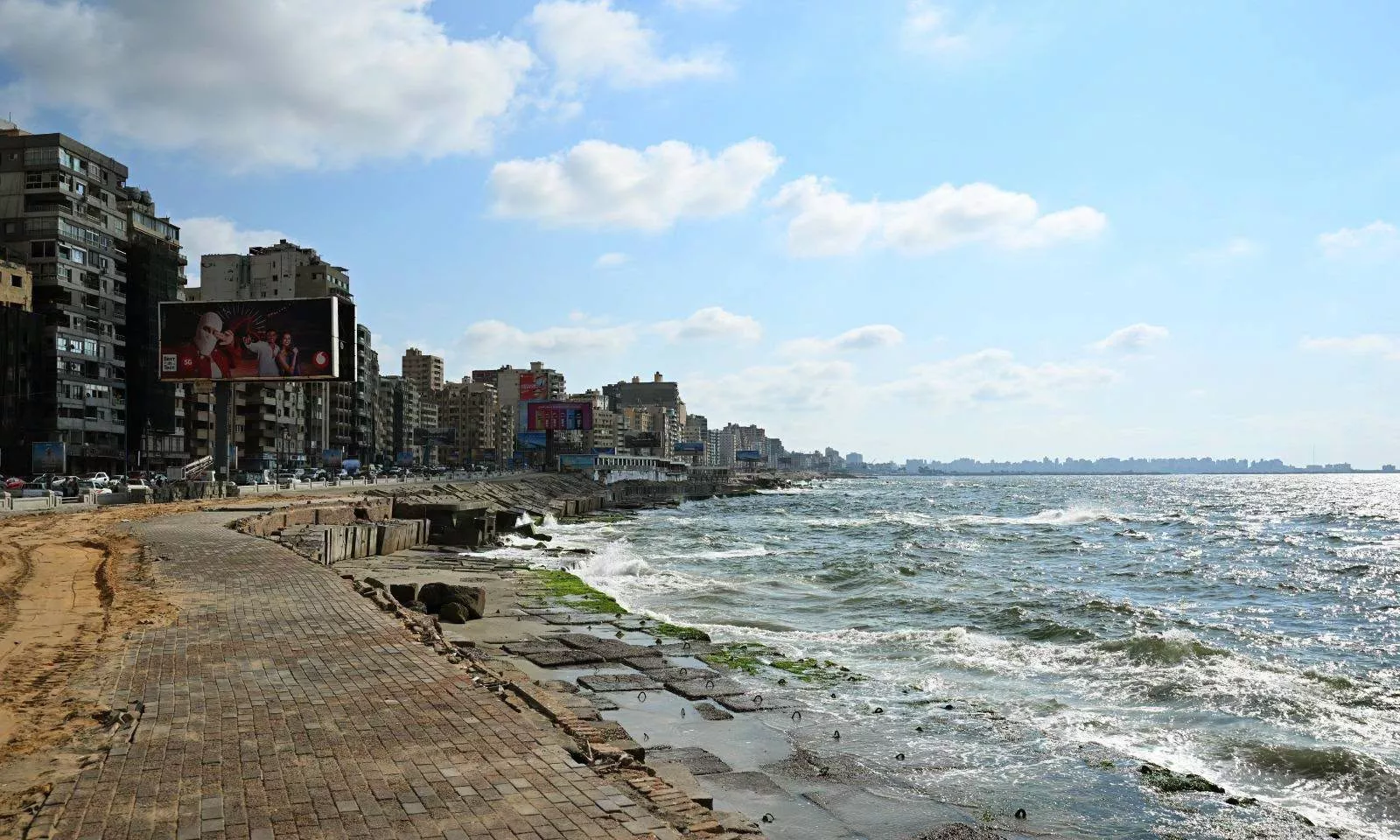 رئيس مجلس الوزراء يتفقد مشروع تطوير كورنيش الإسكندرية 