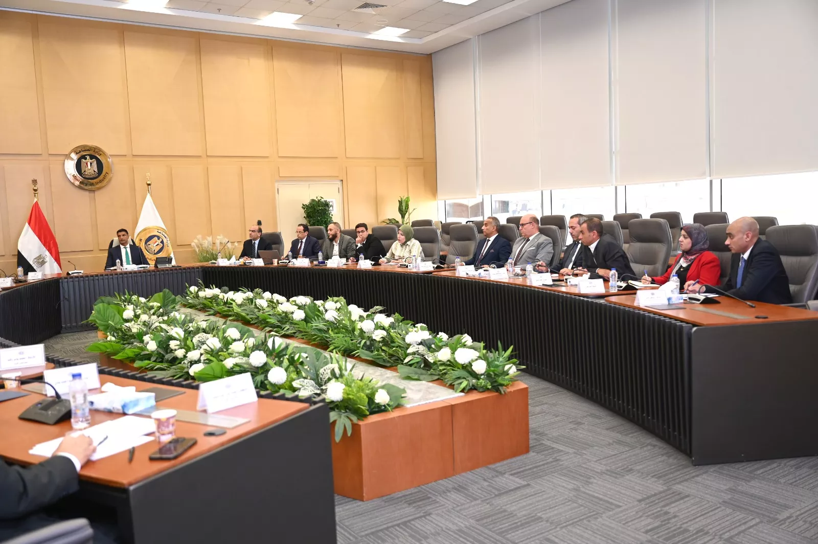 وزير الصناعة يعقد اجتماعًا موسعًا مع غرفة صناعات مواد البناء