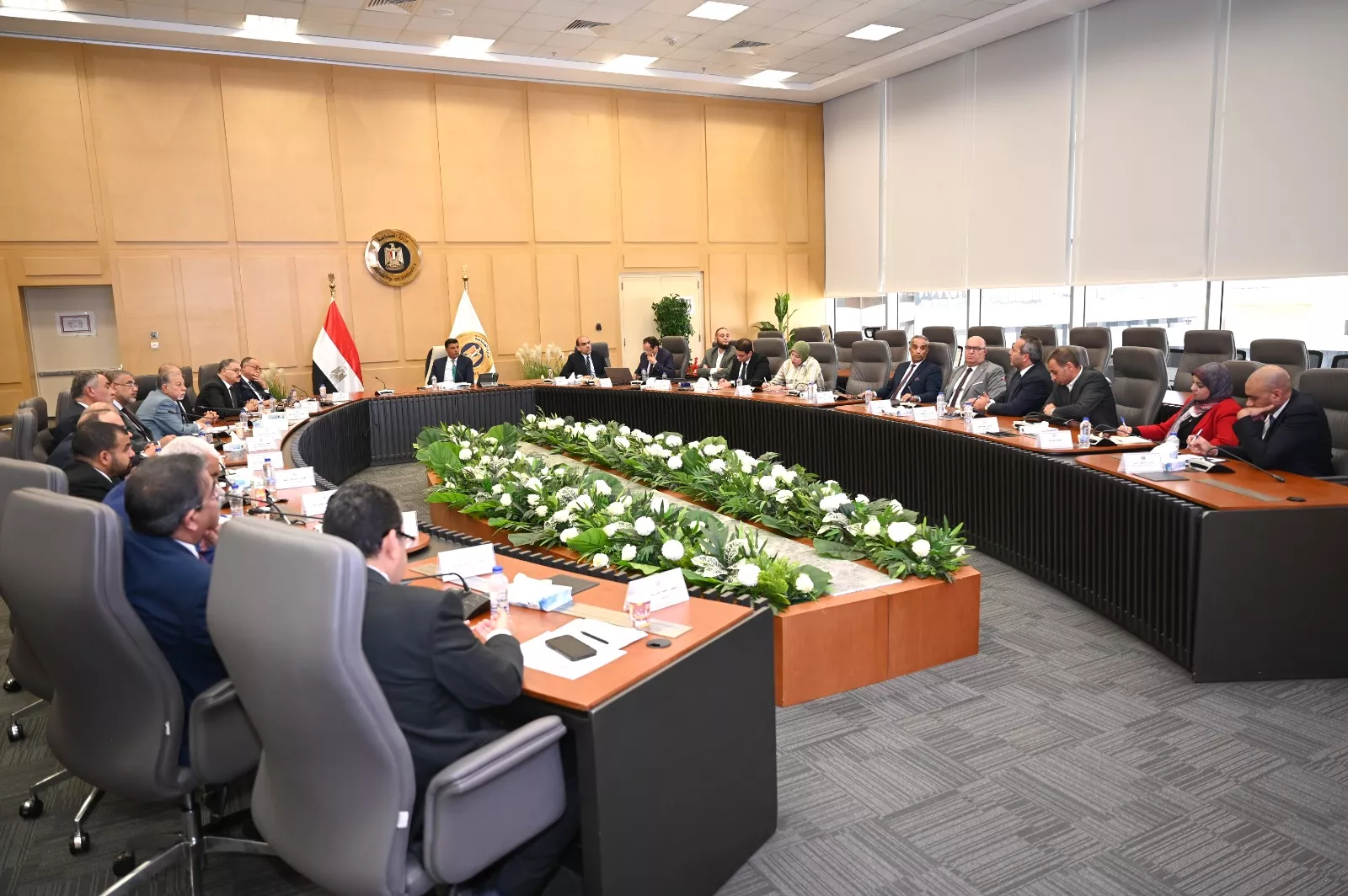 وزير الصناعة يعقد اجتماعًا موسعًا مع غرفة صناعات مواد البناء