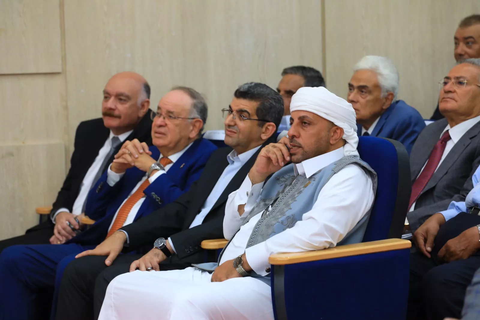 وزير المالية في حوار مفتوح مع رئيس اتحاد الغرف التجارية