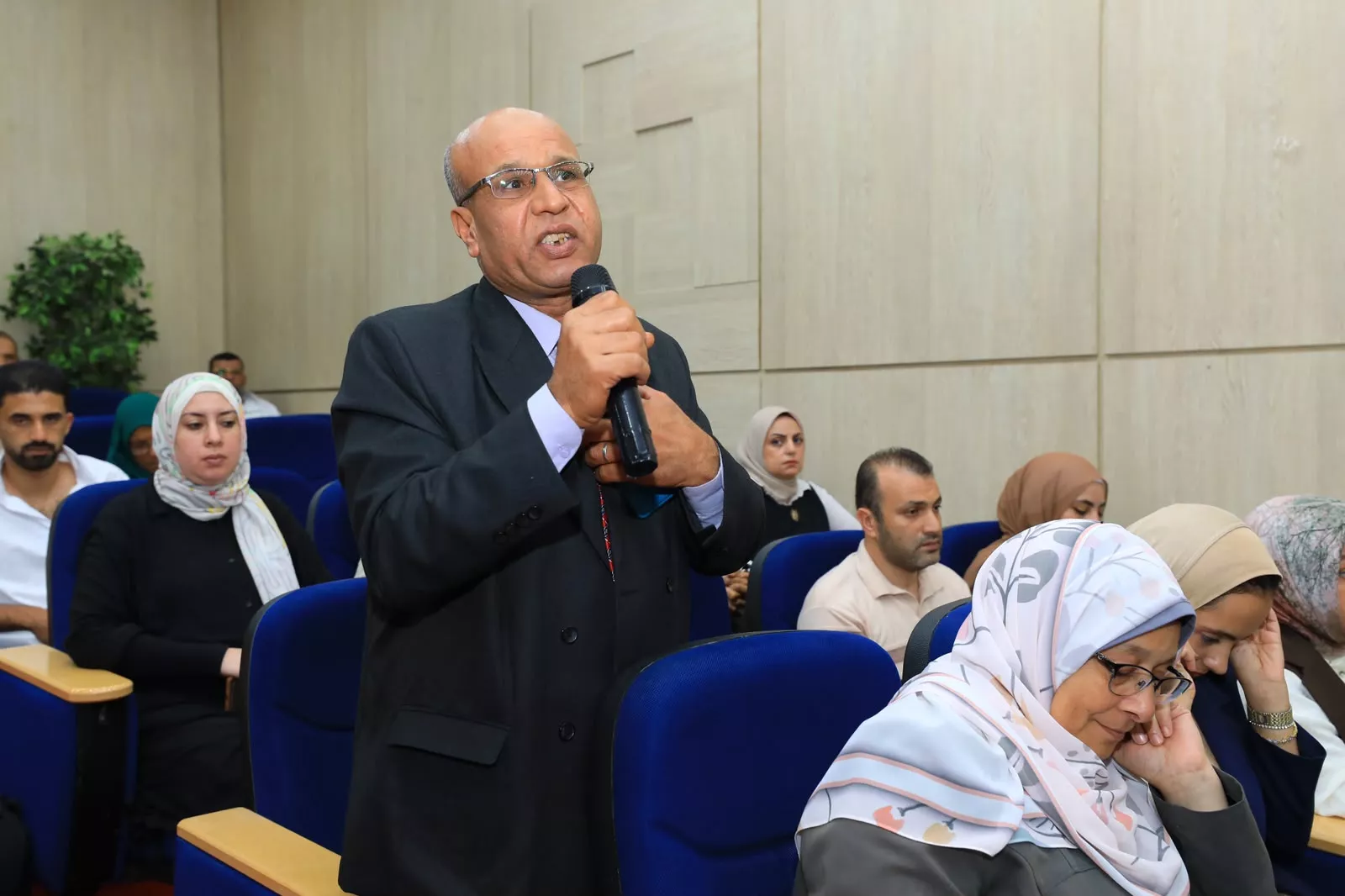 وزير المالية في حوار مفتوح مع رئيس اتحاد الغرف التجارية