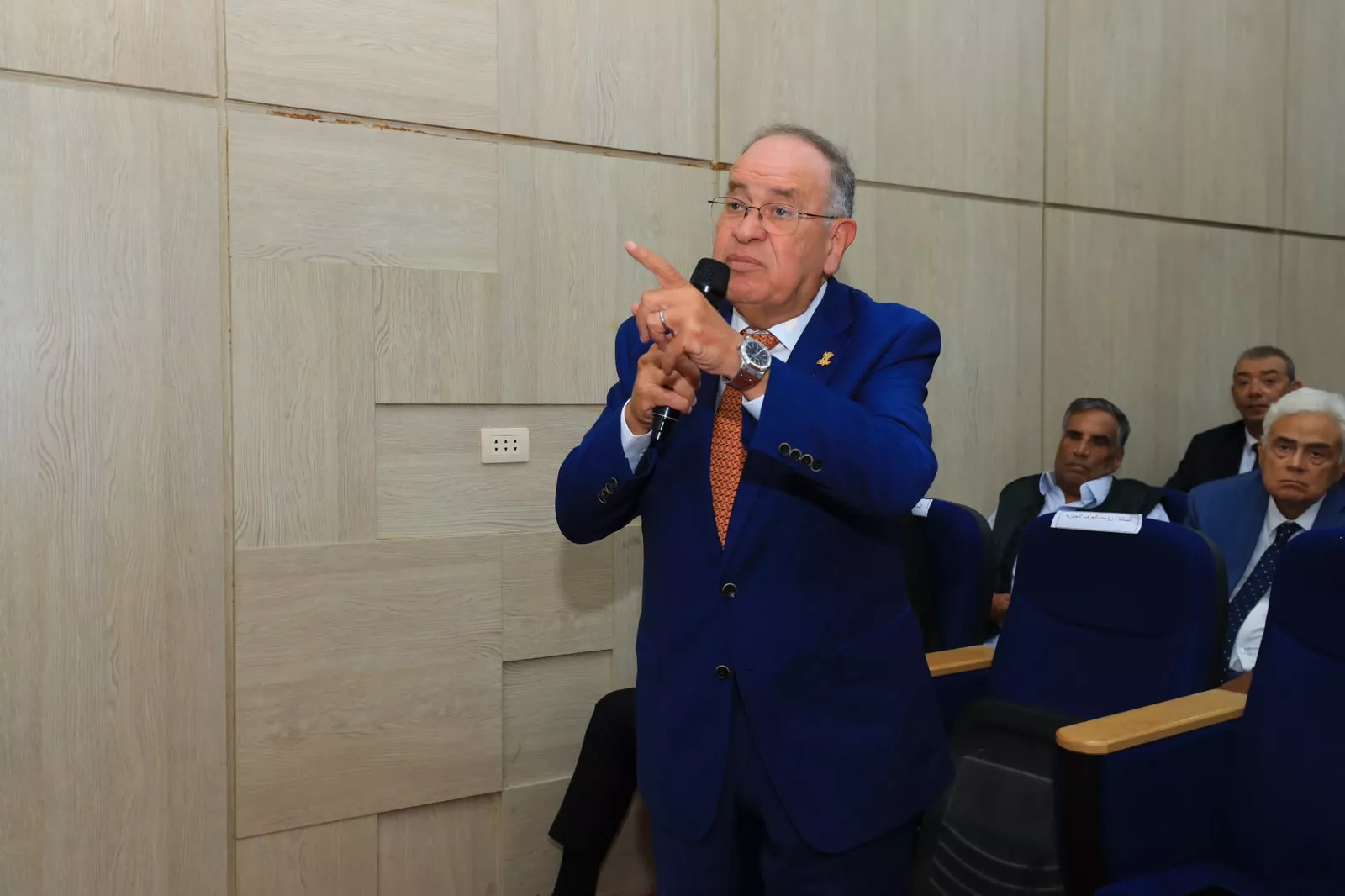 وزير المالية في حوار مفتوح مع رئيس اتحاد الغرف التجارية