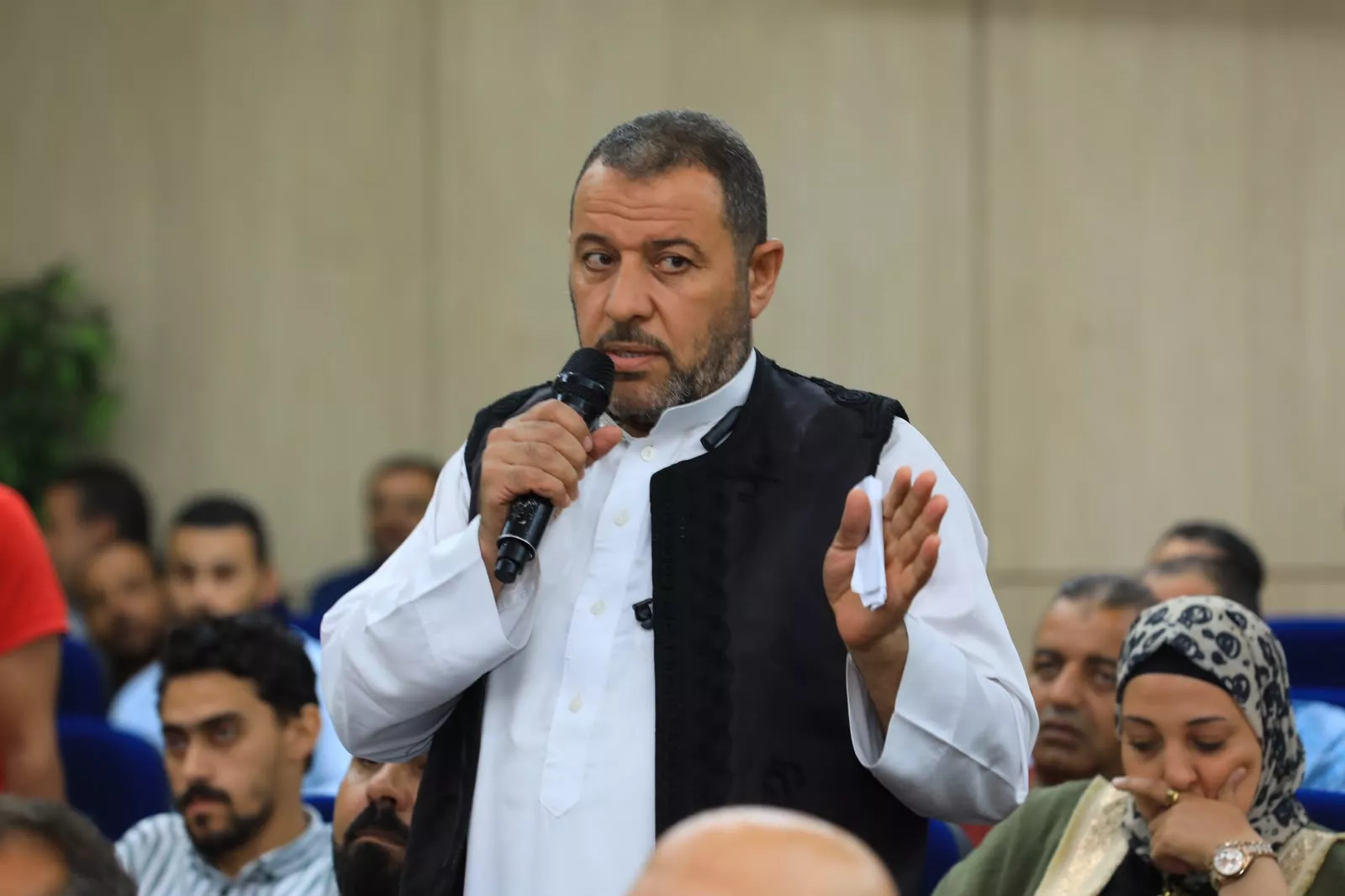 وزير المالية في حوار مفتوح مع رئيس اتحاد الغرف التجارية