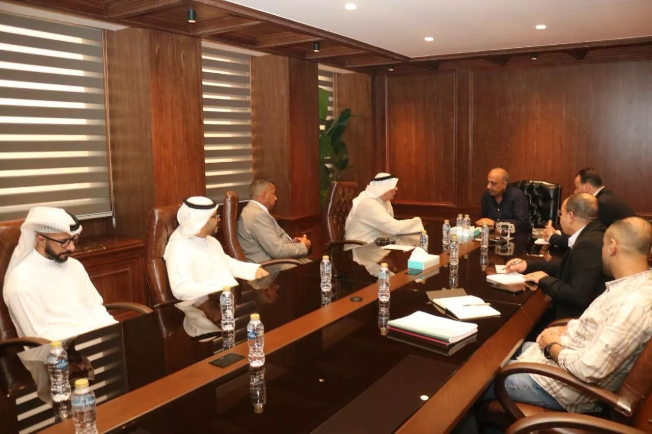 وزير الكهرباء مع وفد شركة أبوظبي لطاقة المستقبل