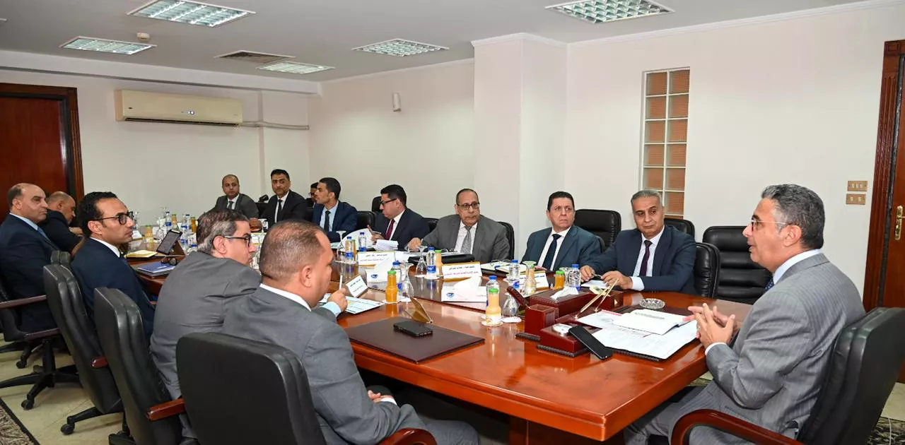 وزير التموين يجتمع مع كافة الجهات التابعة والمعنية بالوزارة