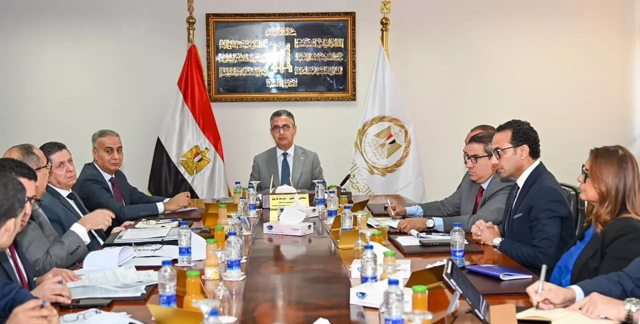 وزير التموين يجتمع مع كافة الجهات التابعة والمعنية بالوزارة
