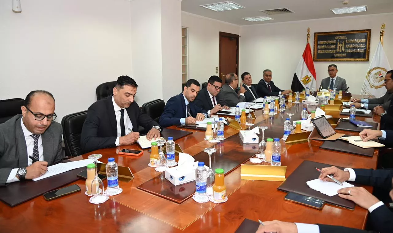 وزير التموين يجتمع مع كافة الجهات التابعة والمعنية بالوزارة