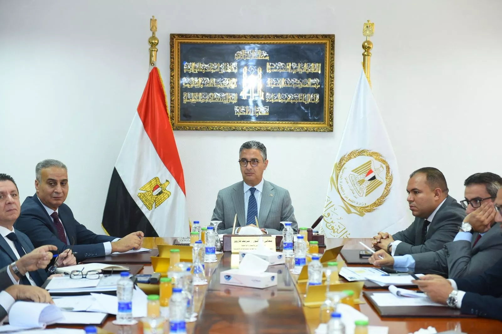 وزير التموين يجتمع مع كافة الجهات التابعة والمعنية بالوزارة