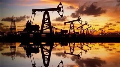النفط يقفز بأكثر من 2% عقب هجوم أمريكي على جزيرة لارك الإيرانية
