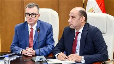 الحكومة تعتزم دمج قواعد بيانات سوق العمل وخطط التدريب المهني باحتياجات الاستثمار